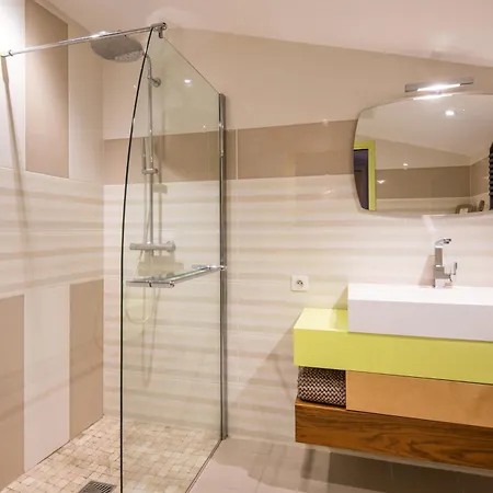 Le Nid Des Ailes Piscine Jardin Parking Centre-ville Millau